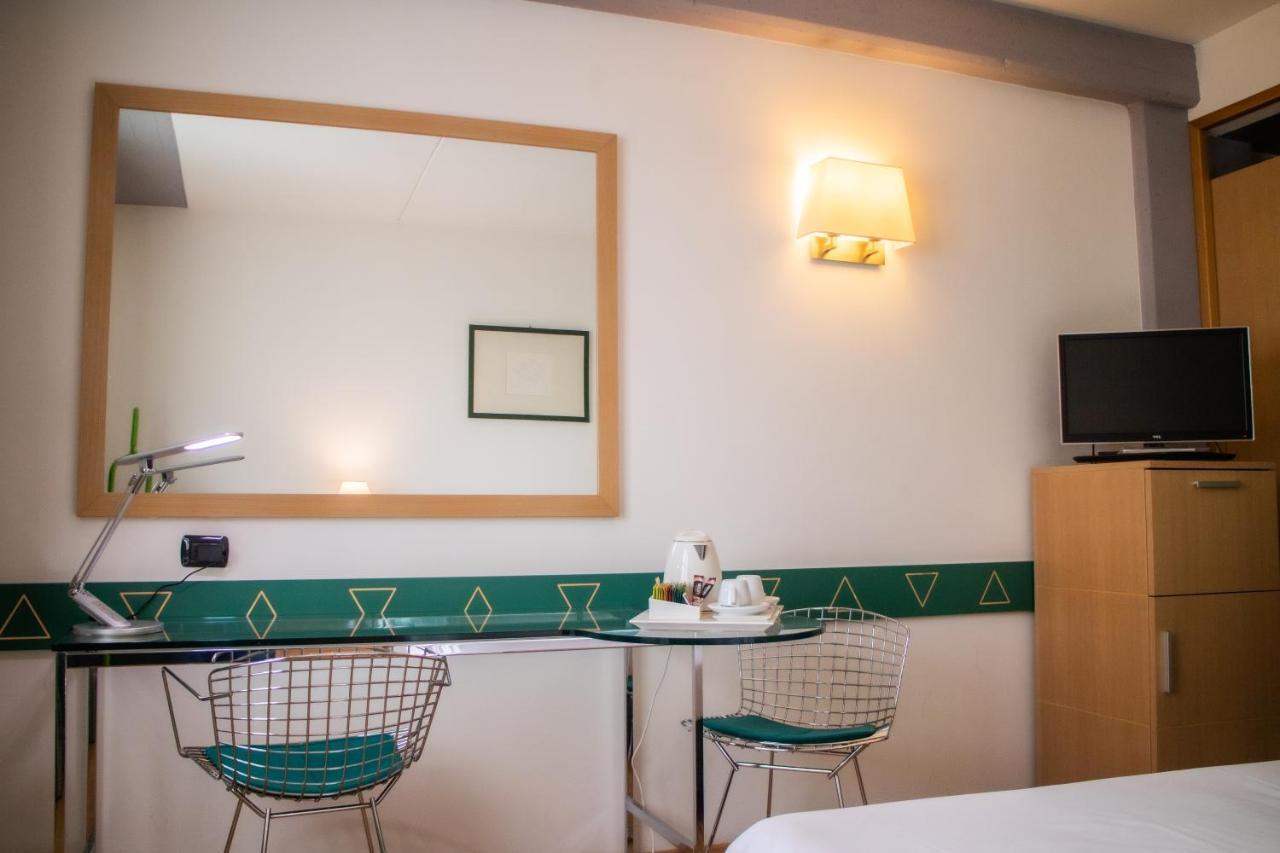 West Point Airport Hotel Dossobuono Esterno foto