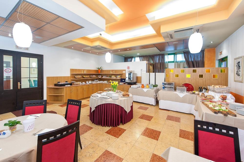 West Point Airport Hotel Dossobuono Esterno foto