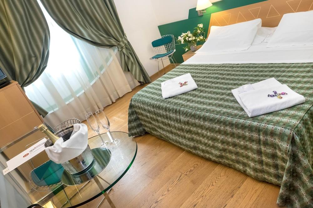West Point Airport Hotel Dossobuono Esterno foto