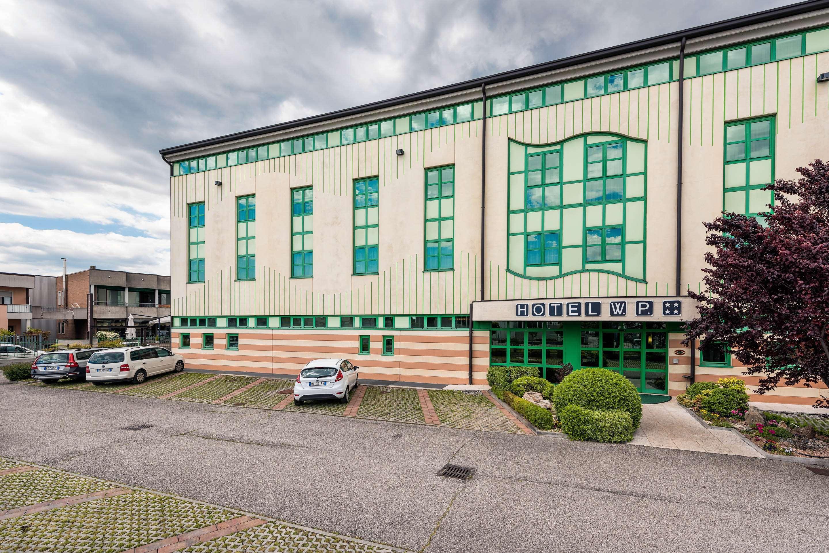 West Point Airport Hotel Dossobuono Esterno foto