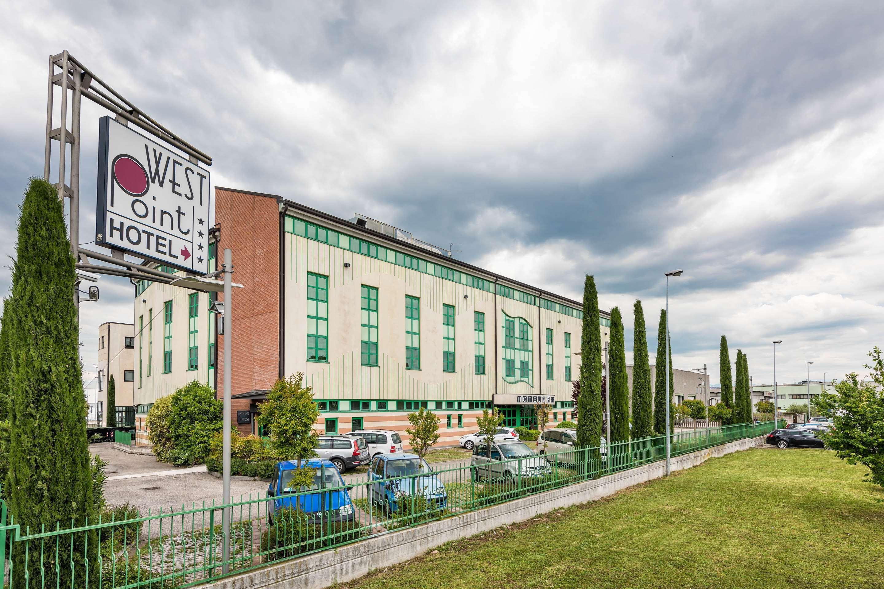 West Point Airport Hotel Dossobuono Esterno foto