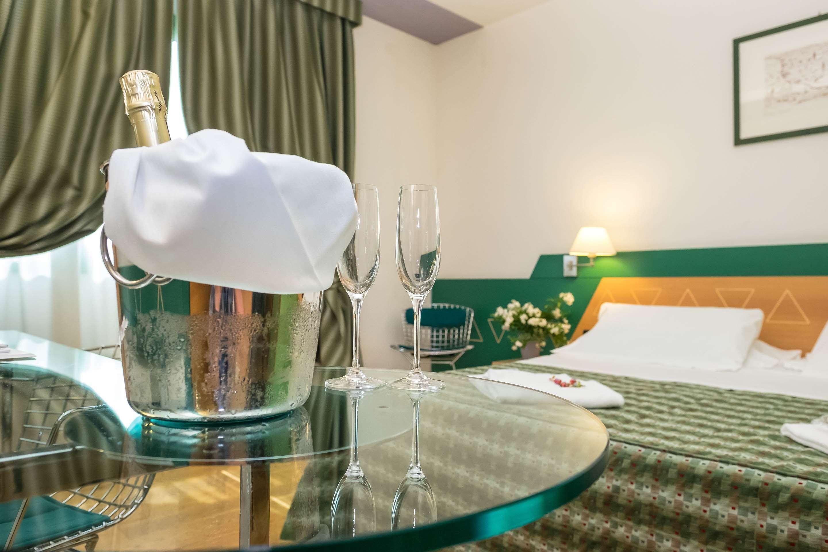 West Point Airport Hotel Dossobuono Esterno foto