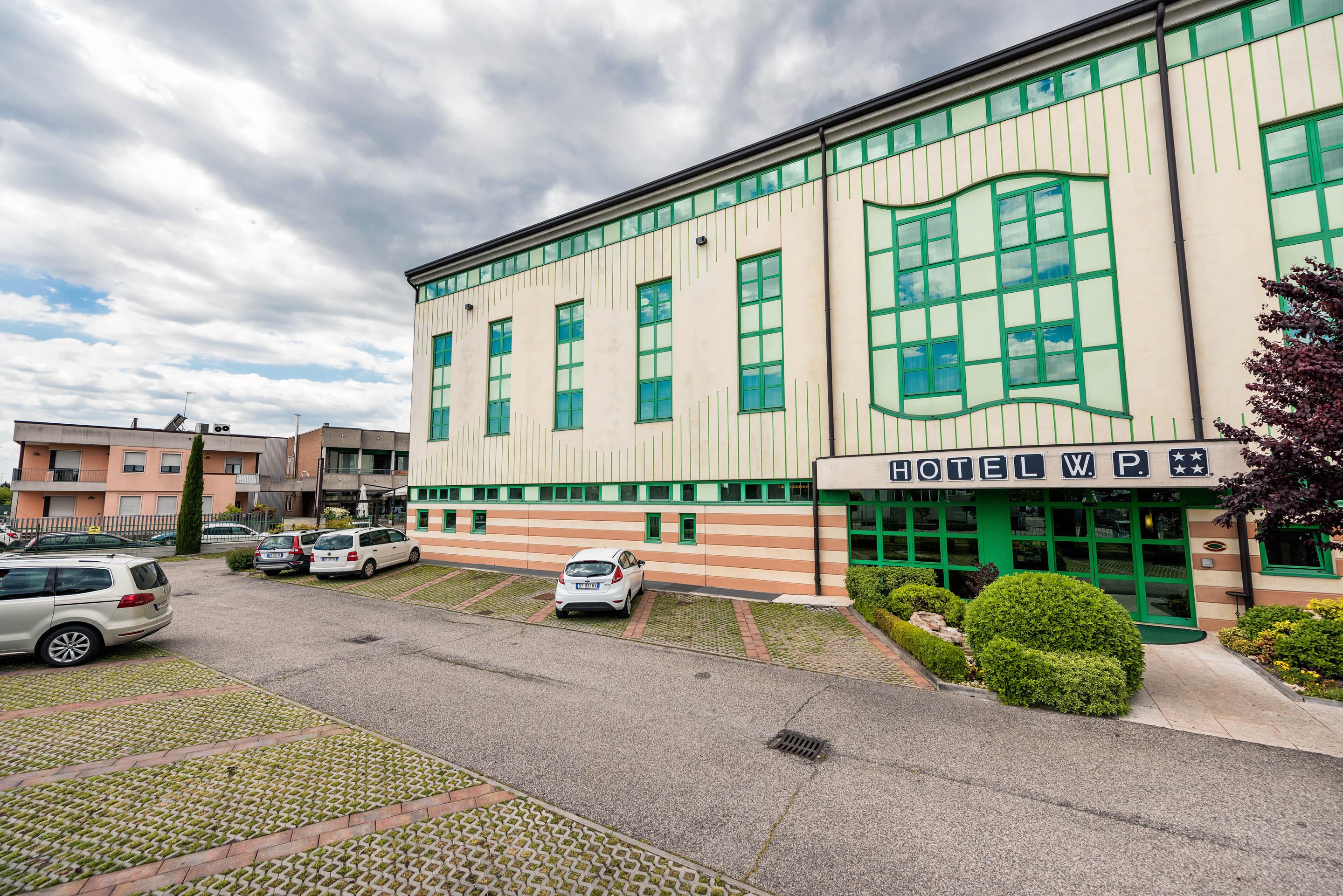 West Point Airport Hotel Dossobuono Esterno foto