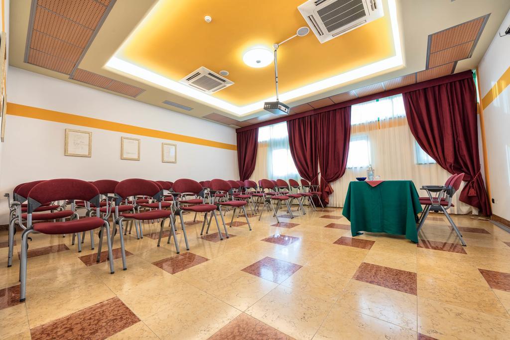 West Point Airport Hotel Dossobuono Esterno foto
