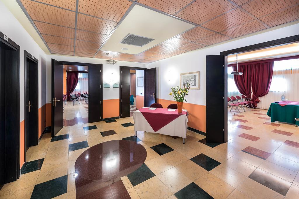 West Point Airport Hotel Dossobuono Esterno foto