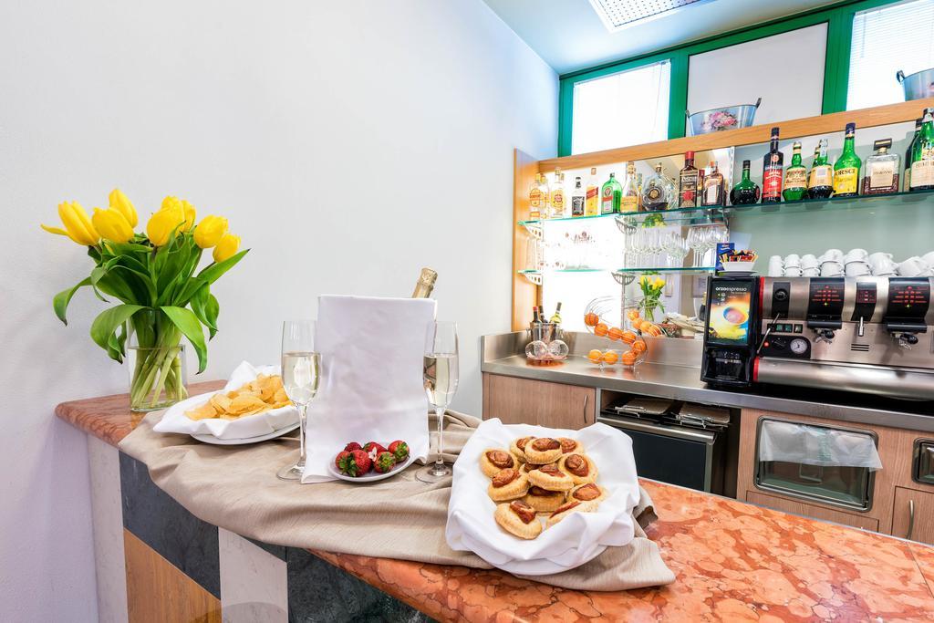 West Point Airport Hotel Dossobuono Esterno foto
