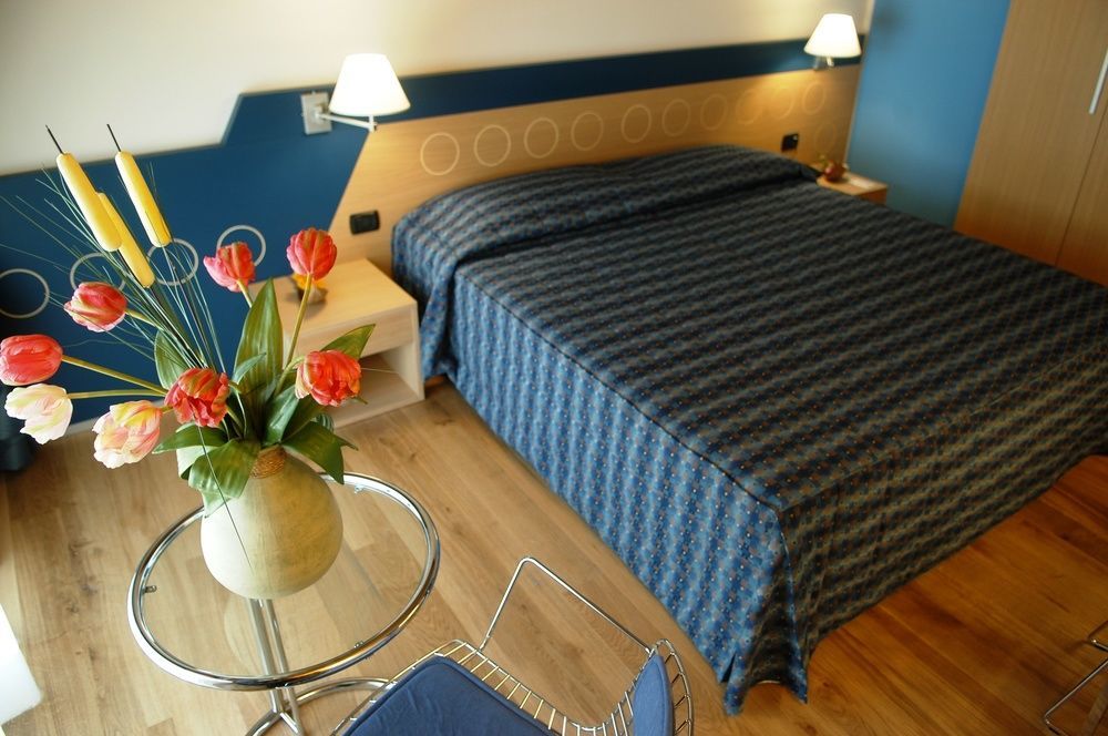 West Point Airport Hotel Dossobuono Esterno foto