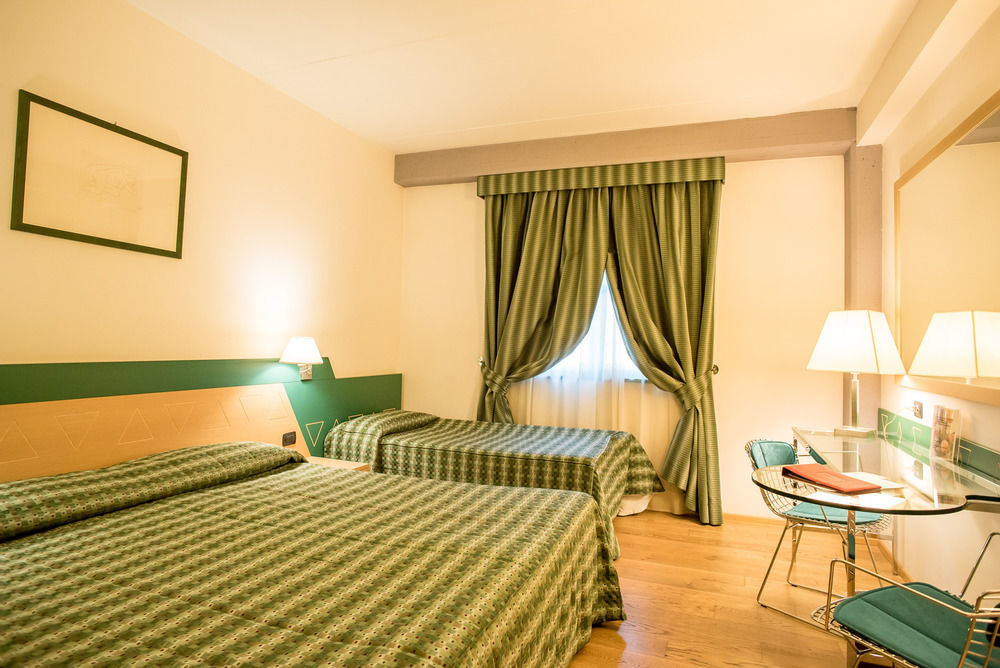 West Point Airport Hotel Dossobuono Esterno foto