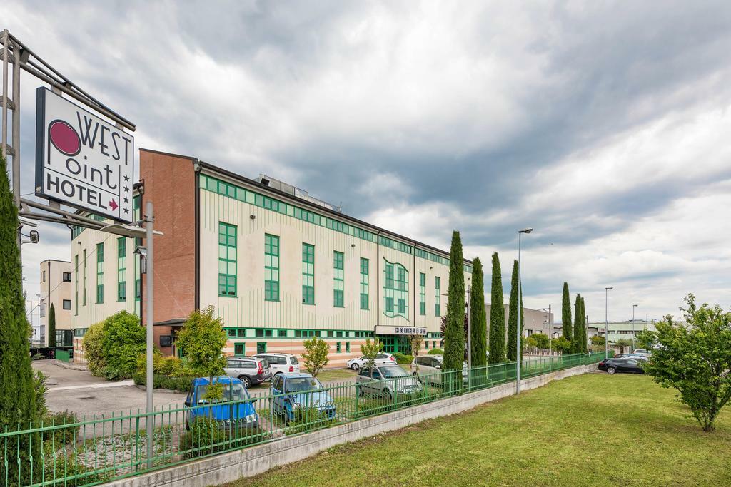 West Point Airport Hotel Dossobuono Esterno foto